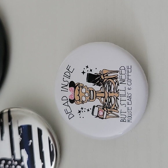 EUC Bundle of 5 Disney parks buttons °○° - Picture 6 of 8